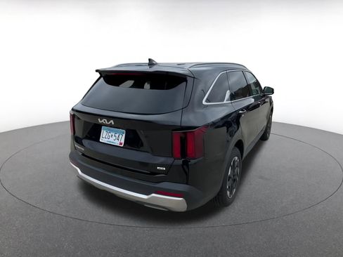 Used 2024 Kia Sorento S image 14