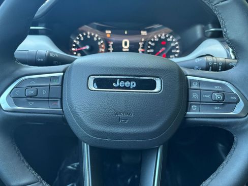Used 2025 Jeep Compass Limited AWD/4WD image 29