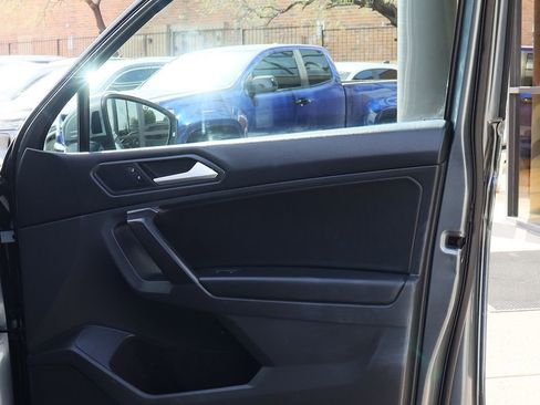 Used 2021 Volkswagen Tiguan SE image 35