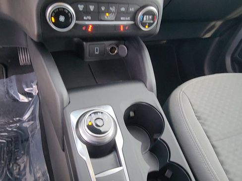 Used 2020 Ford Escape SE image 25