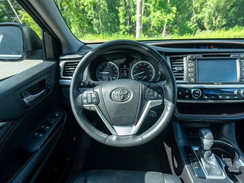 Used 2015 Toyota Highlander Limited AWD/4WD image 12
