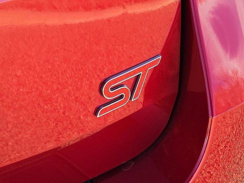 Used 2025 Ford Explorer ST image 13