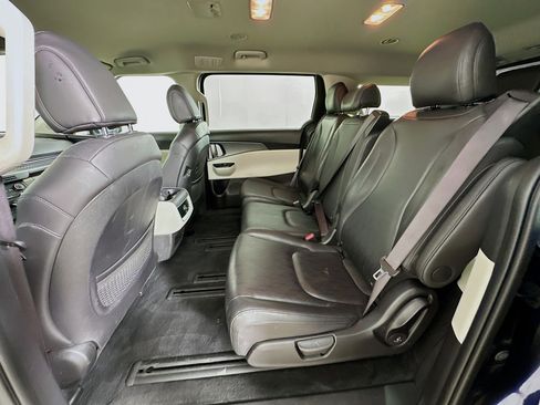 Used 2024 Kia Carnival LX image 28