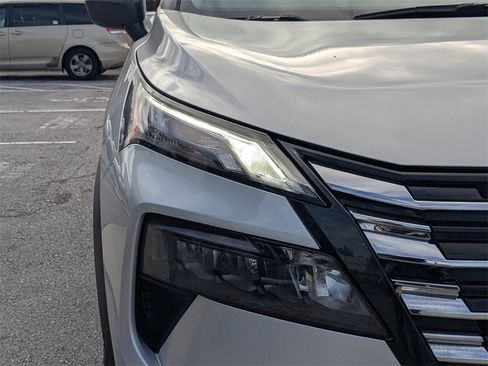 Used 2024 Nissan Rogue S image 10