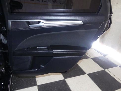 Used 2020 Ford Fusion SE FWD image 30
