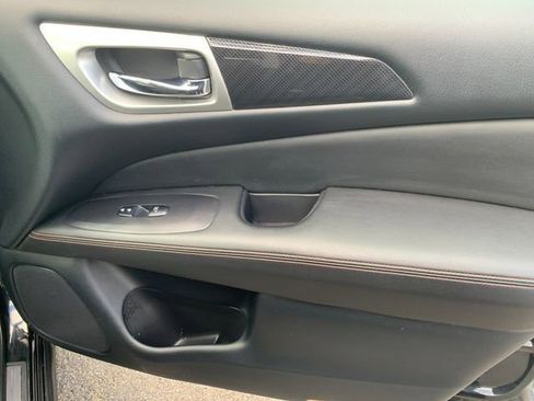 Used 2020 Nissan Pathfinder SL image 34