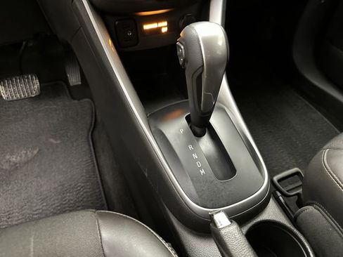 Used 2022 Chevrolet Trax LT w/ LT Convenience Package image 23