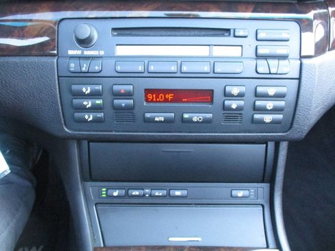 Used 2004 BMW 330Ci Convertible image 36