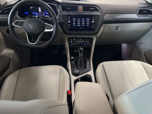 Certified 2022 Volkswagen Tiguan SE image 17