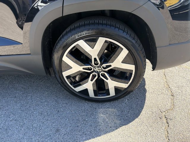 Certified 2023 Volkswagen Taos SEL AWD/4WD image 6
