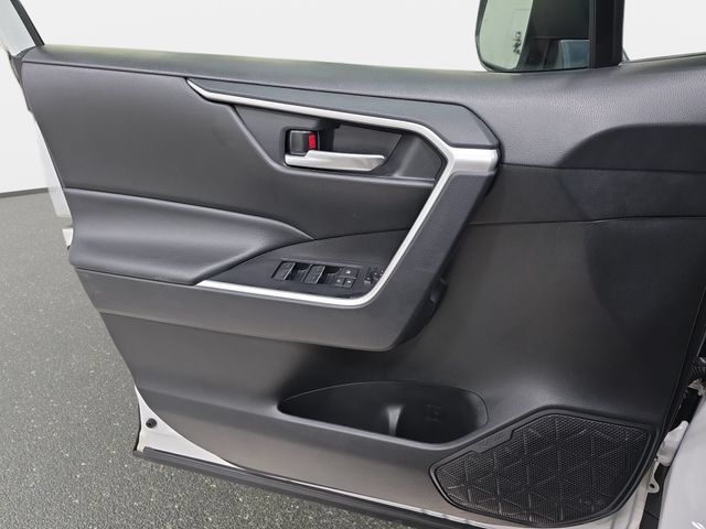 Certified 2025 Toyota RAV4 XLE AWD/4WD image 24
