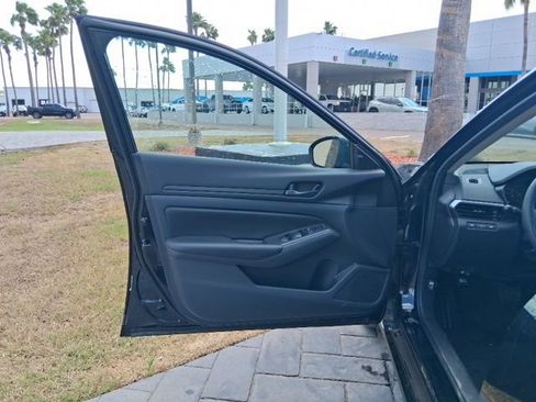 Used 2025 Nissan Altima 2.5 S FWD image 13