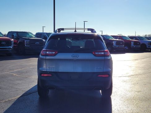 Used 2017 Jeep Cherokee Latitude w/ Comfort/Convenience Group image 5