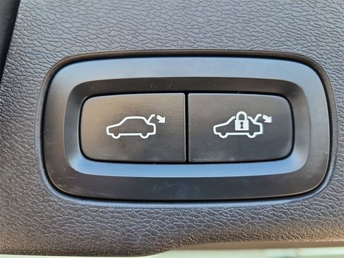 Used 2018 Volvo XC60 T6 Inscription w/ Luxury Seat Package image 10