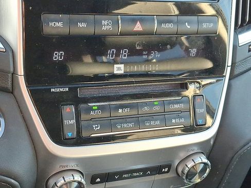 Used 2021 Toyota Land Cruiser image 16