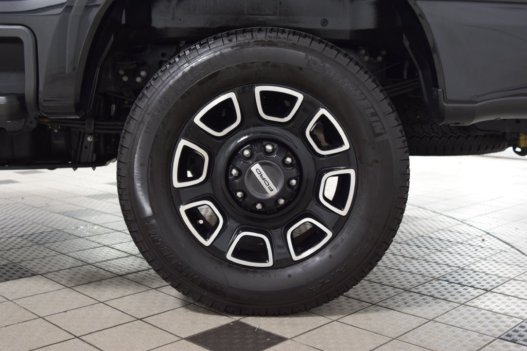 Used 2024 Ford F350 Platinum w/ FX4 Off-Road Package AWD/4WD image 26
