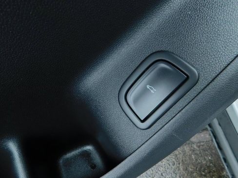 Used 2024 Chevrolet Traverse LT image 28