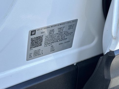Used 2020 Chevrolet Equinox LT FWD image 30
