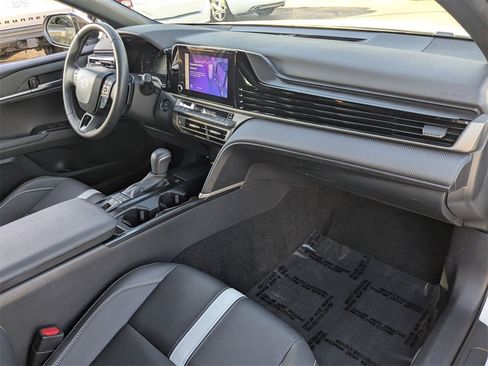 Used 2025 Toyota Camry SE image 31