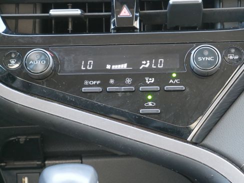 Used 2023 Toyota Camry XLE image 19