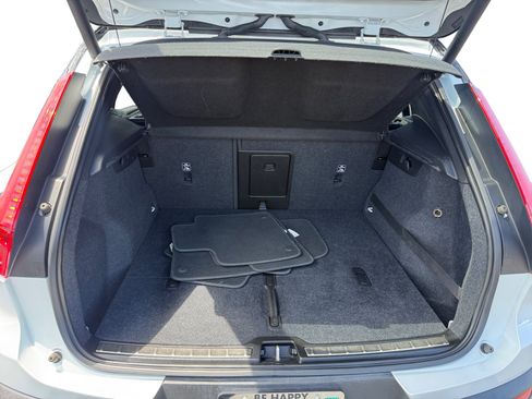Used 2019 Volvo XC40 T5 R-Design AWD/4WD image 17