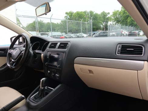 Used 2017 Volkswagen Jetta SE FWD image 26