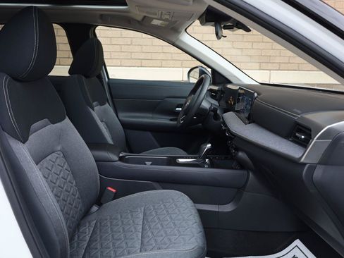 Used 2026 Nissan Kicks SV w/ SV Premium Package FWD image 29