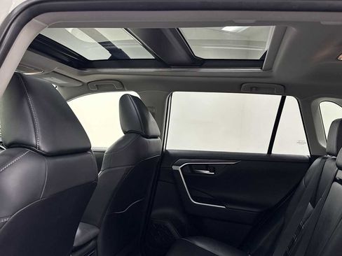 Used 2020 Toyota RAV4 Limited image 23