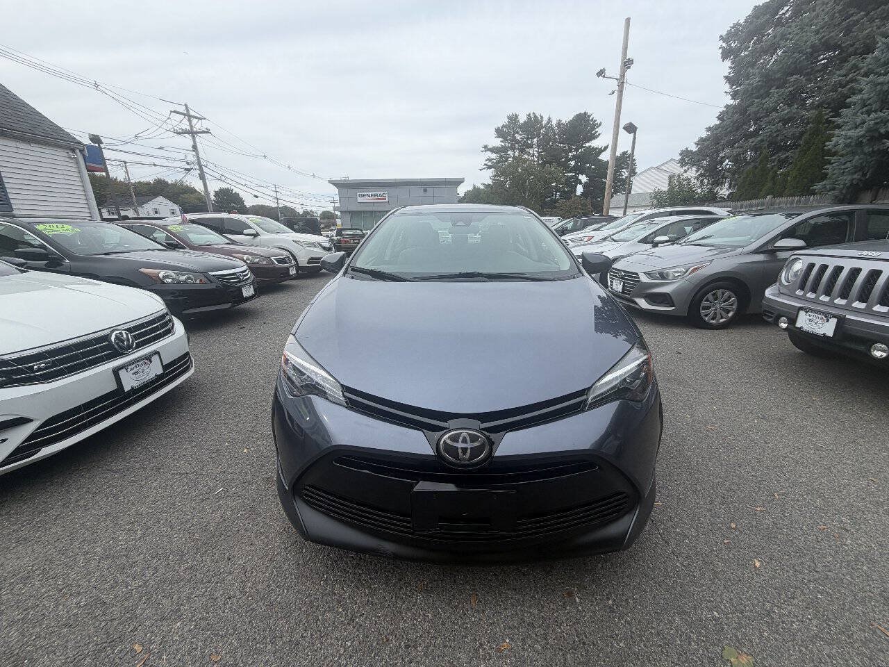 Used 2018 Toyota Corolla LE FWD image 2
