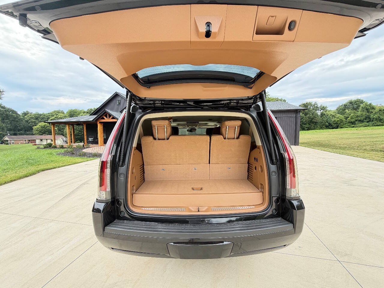 Used 2016 Cadillac Escalade Platinum AWD/4WD image 8