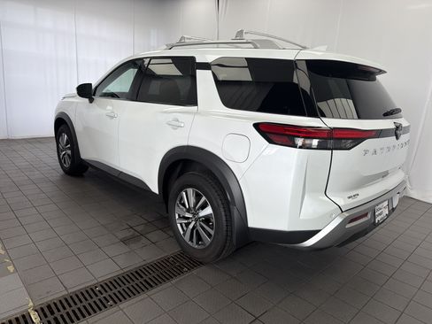 Used 2025 Nissan Pathfinder SL AWD/4WD image 6