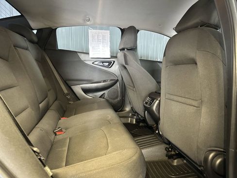 Used 2017 Chevrolet Malibu LT image 4