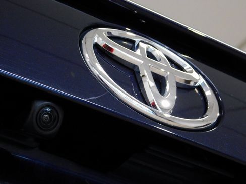 Used 2019 Toyota RAV4 XLE Premium image 72