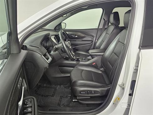 Used 2024 GMC Terrain SLT image 25