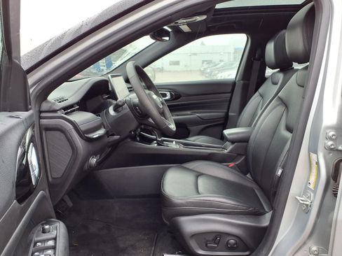 Used 2025 Jeep Compass Limited w/ High Altitude Package AWD/4WD image 15