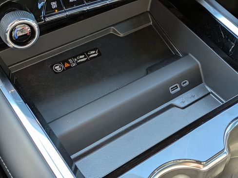 New 2026 Chevrolet Suburban Premier image 27