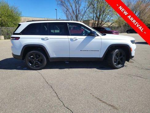 Used 2022 Jeep Grand Cherokee Altitude image 2