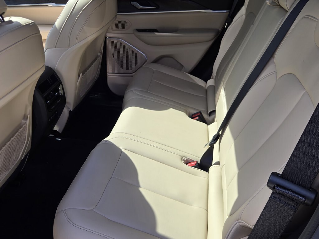 Used 2026 Jeep Grand Cherokee Limited w/ Limited Altitude Package RWD image 13