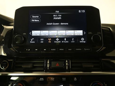 Used 2023 Nissan Pathfinder SL AWD/4WD image 29