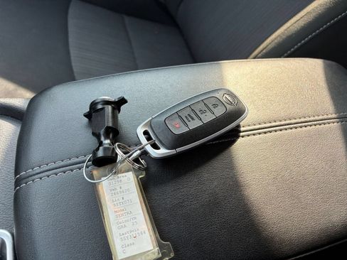 Used 2025 Nissan Sentra SV FWD image 17
