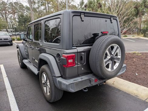 Used 2018 Jeep Wrangler Unlimited Sahara image 4