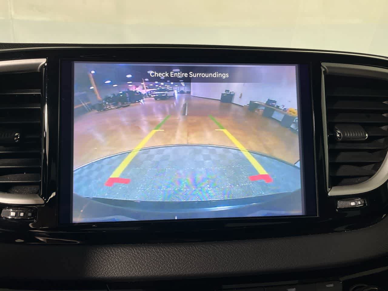 Used 2025 Chrysler Pacifica Select FWD image 19