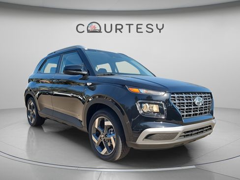 Used 2025 Hyundai Venue SEL FWD image 7