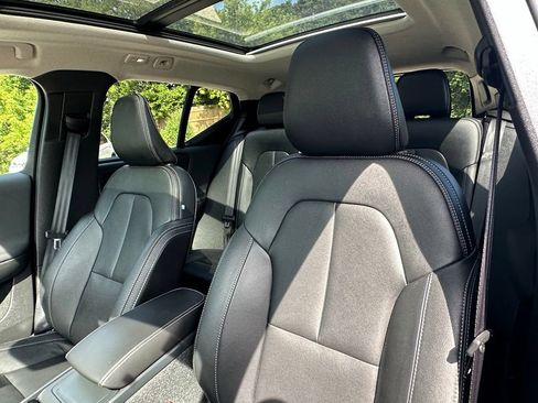 Used 2025 Volvo XC40 B5 Plus AWD/4WD image 16