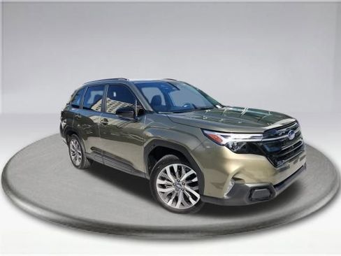 Used 2025 Subaru Forester Touring image 3