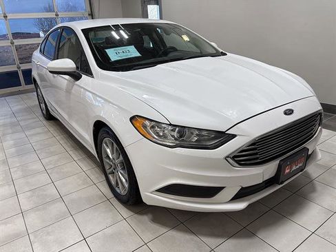 Used 2017 Ford Fusion SE FWD image 5