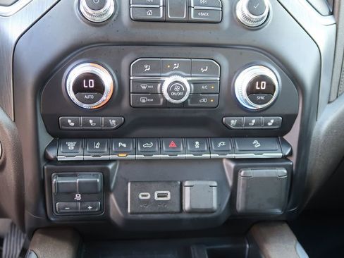 Certified 2020 GMC Sierra 2500 Denali w/ Denali Ultimate Package image 26