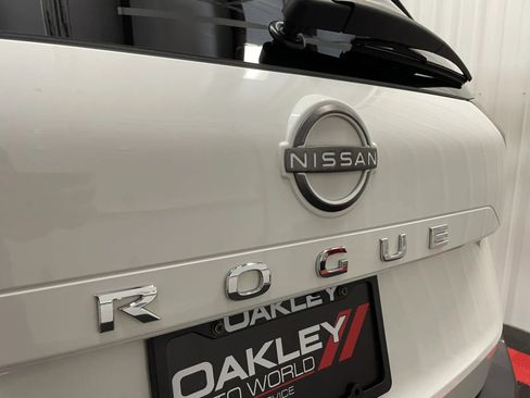Used 2023 Nissan Rogue S FWD image 13