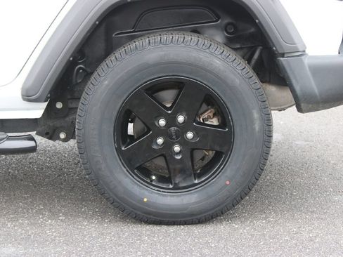Used 2019 Jeep Wrangler Unlimited Sport S AWD/4WD image 16
