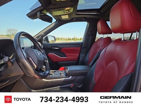 Used 2021 Toyota Highlander XSE AWD/4WD image 12